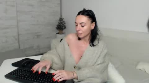 Carla online show from December 16, 2024, 5:43 pm