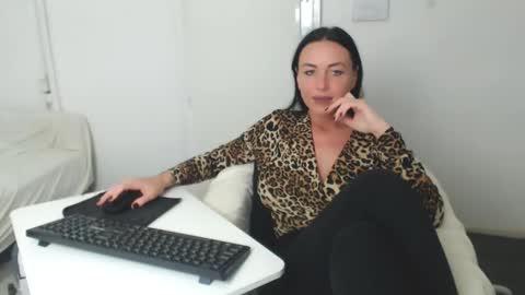 Carla online show from January 18, 2025, 11:00 pm