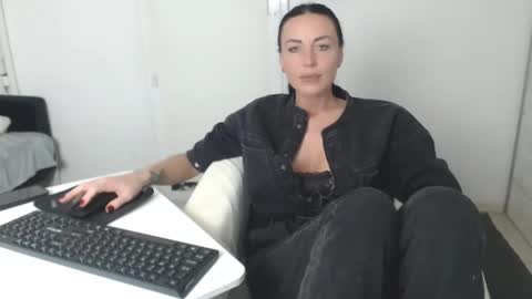 Carla online show from January 25, 2025, 4:46 pm