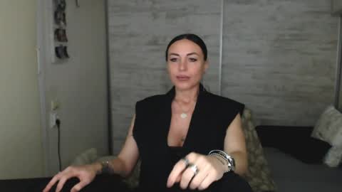 Carla online show from April 29, 2026, 1:37 pm