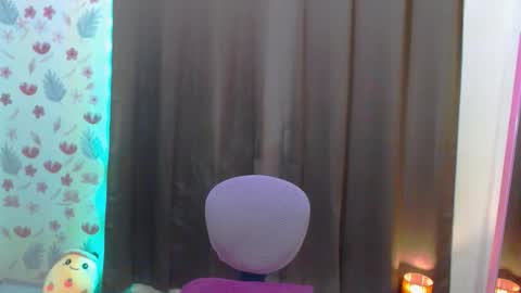 Snapshot of splendid_kim08 chatting on September 19, 2025, 9:43 am Kimmy online show from September 19, 2025, 9:43 am