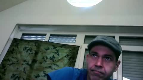 Snapshot of spliffray chatting on April 7, 2026, 3:23 pm spliffray online show from April 7, 2026, 3:23 pm