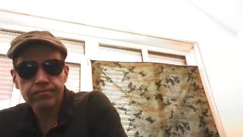 Snapshot of spliffray chatting on April 8, 2026, 6:13 am spliffray online show from April 8, 2026, 6:13 am