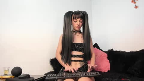 EMMA online show from February 6, 2025, 2:44 am