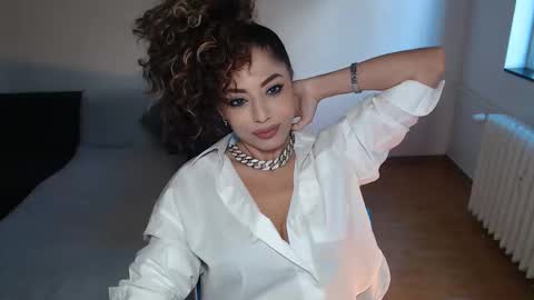 Snapshot of spoiled__doll chatting on October 10, 2025, 9:41 am Doll online show from October 10, 2025, 9:41 am