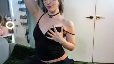 Snapshot of spookysage chatting on November 17, 2025, 10:04 pm Sage online show from November 17, 2025, 10:04 pm