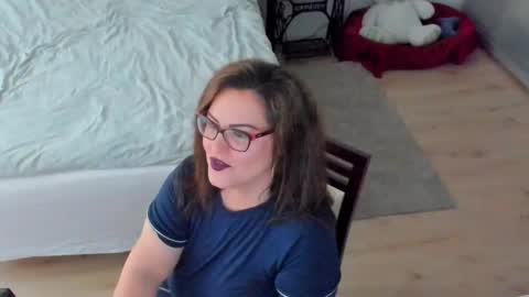 Kim online show from November 12, 2025, 9:10 am