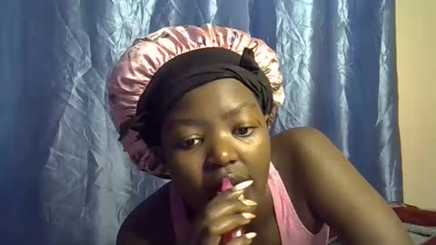 Snapshot of squirt_quueen chatting on March 6, 2026, 10:01 am squirt_quueen online show from March 6, 2026, 10:01 am