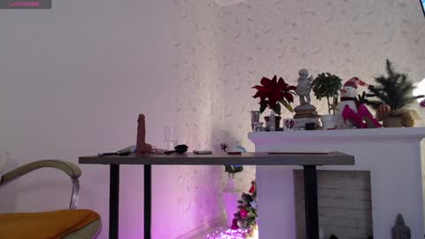 Female online show from January 8, 2025, 9:21 am