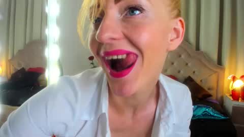 Snapshot of squirtymom chatting on September 21, 2025, 10:33 pm Alisa online show from September 21, 2025, 10:33 pm