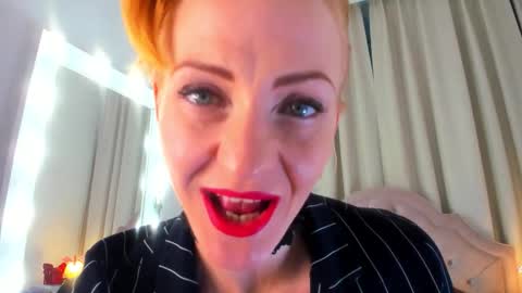 Snapshot of squirtymom chatting on September 25, 2025, 11:47 am Alisa online show from September 25, 2025, 11:47 am