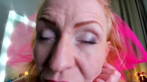 Snapshot of squirtymom chatting on October 5, 2025, 10:29 pm Alisa online show from October 5, 2025, 10:29 pm