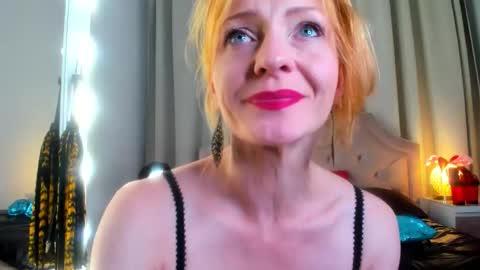 Snapshot of squirtymom chatting on October 8, 2025, 7:17 am Alisa online show from October 8, 2025, 7:17 am