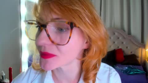 Snapshot of squirtymom chatting on October 12, 2025, 10:53 pm Alisa online show from October 12, 2025, 10:53 pm