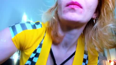 Snapshot of squirtymom chatting on October 15, 2025, 11:27 pm Alisa online show from October 15, 2025, 11:27 pm