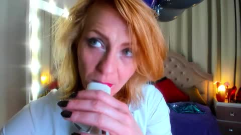 Snapshot of squirtymom chatting on October 17, 2025, 11:18 pm Alisa online show from October 17, 2025, 11:18 pm