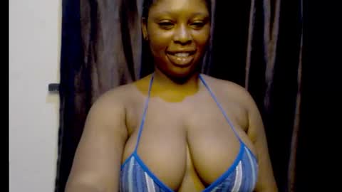 Snapshot of squirtyqueenxx chatting on September 24, 2025, 12:08 pm gold online show from September 24, 2025, 12:08 pm