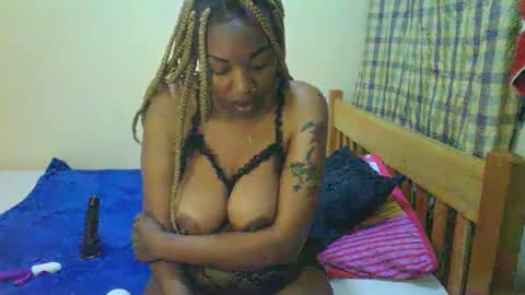 Snapshot of squish_sexy chatting on January 8, 2025, 8:27 am Sexy muna online show from January 8, 2025, 8:27 am