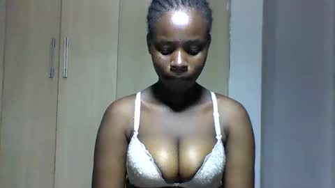 Snapshot of squiter_girlie chatting on October 17, 2025, 10:18 am Squiter online show from October 17, 2025, 10:18 am
