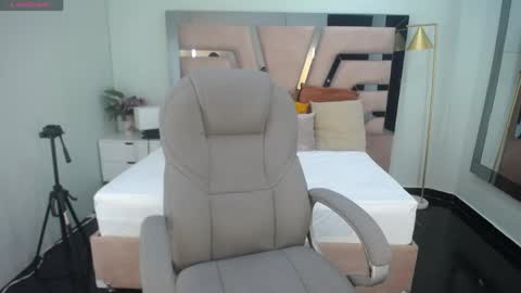 Snapshot of sr_smith_1 chatting on April 13, 2026, 1:16 pm sr_smith_1 online show from April 13, 2026, 1:16 pm