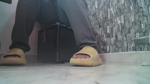 Snapshot of srfindomfeet_ chatting on December 30, 2024, 12:42 pm sr master cum its my old account online show from December 30, 2024, 12:42 pm