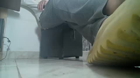 Snapshot of srfindomfeet_ chatting on December 30, 2024, 9:50 pm sr master cum its my old account online show from December 30, 2024, 9:50 pm