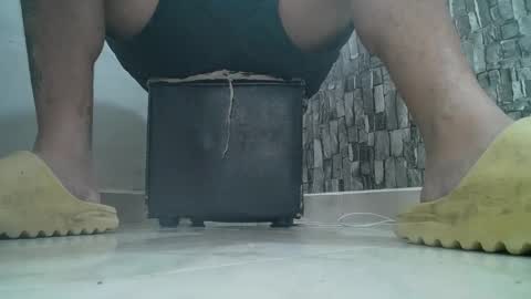 Snapshot of srfindomfeet_ chatting on January 1, 2025, 10:35 pm sr master cum its my old account online show from January 1, 2025, 10:35 pm