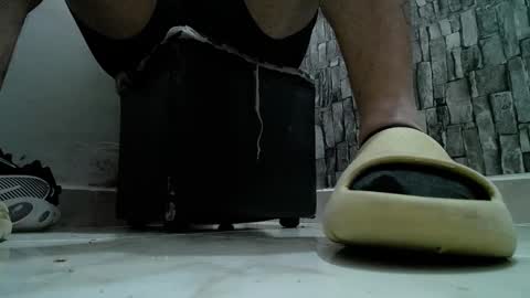 Snapshot of srfindomfeet_ chatting on January 5, 2025, 1:13 am sr master cum its my old account online show from January 5, 2025, 1:13 am