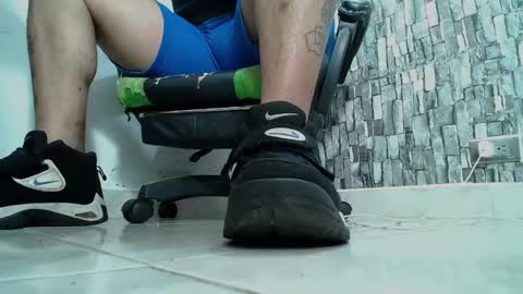 Snapshot of srfindomfeet_ chatting on January 6, 2025, 12:59 am sr master cum its my old account online show from January 6, 2025, 12:59 am