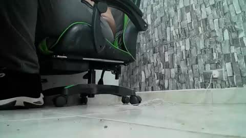 Snapshot of srfindomfeet_ chatting on January 7, 2025, 4:08 am sr master cum its my old account online show from January 7, 2025, 4:08 am