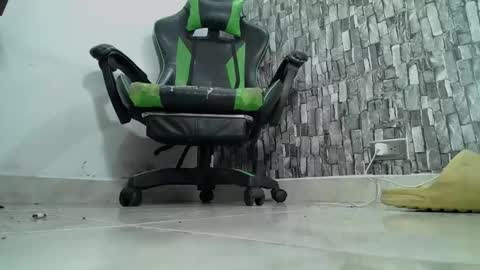 Snapshot of srfindomfeet_ chatting on January 8, 2025, 5:16 am sr master cum its my old account online show from January 8, 2025, 5:16 am