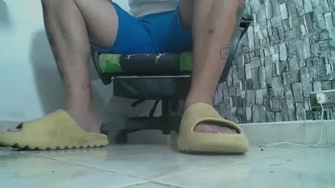 Snapshot of srfindomfeet_ chatting on January 9, 2025, 1:18 am sr master cum its my old account online show from January 9, 2025, 1:18 am