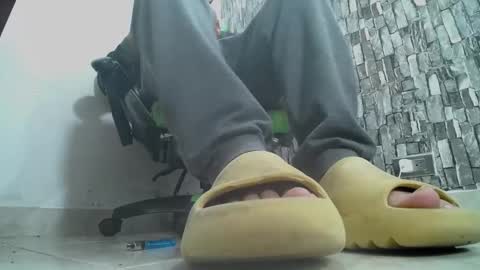 Snapshot of srfindomfeet_ chatting on January 10, 2025, 3:50 am sr master cum its my old account online show from January 10, 2025, 3:50 am