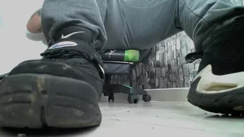 Snapshot of srfindomfeet_ chatting on January 12, 2025, 3:07 am sr master cum its my old account online show from January 12, 2025, 3:07 am