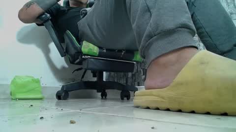 Snapshot of srfindomfeet_ chatting on January 12, 2025, 6:17 am sr master cum its my old account online show from January 12, 2025, 6:17 am