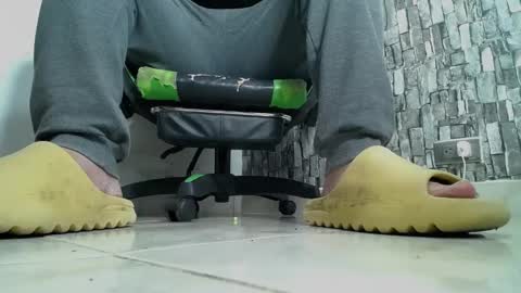 Snapshot of srfindomfeet_ chatting on January 13, 2025, 1:13 am sr master cum its my old account online show from January 13, 2025, 1:13 am