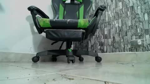 Snapshot of srfindomfeet_ chatting on January 13, 2025, 4:18 am sr master cum its my old account online show from January 13, 2025, 4:18 am