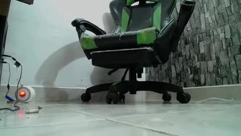 Snapshot of srfindomfeet_ chatting on January 14, 2025, 3:11 am sr master cum its my old account online show from January 14, 2025, 3:11 am