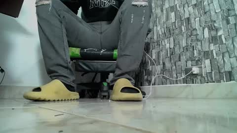 Snapshot of srfindomfeet_ chatting on January 16, 2025, 1:58 am sr master cum its my old account online show from January 16, 2025, 1:58 am