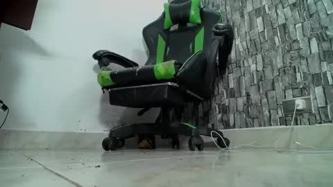 Snapshot of srfindomfeet_ chatting on January 16, 2025, 5:00 am sr master cum its my old account online show from January 16, 2025, 5:00 am