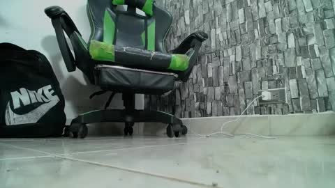 Snapshot of srfindomfeet_ chatting on January 18, 2025, 6:24 am sr master cum its my old account online show from January 18, 2025, 6:24 am