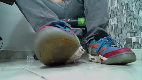 Snapshot of srfindomfeet_ chatting on January 19, 2025, 3:50 am sr master cum its my old account online show from January 19, 2025, 3:50 am