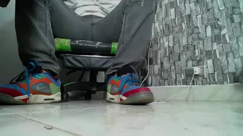 Snapshot of srfindomfeet_ chatting on January 19, 2025, 6:53 am sr master cum its my old account online show from January 19, 2025, 6:53 am