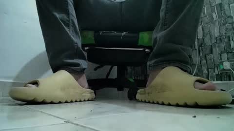 Snapshot of srfindomfeet_ chatting on January 20, 2025, 1:07 am sr master cum its my old account online show from January 20, 2025, 1:07 am