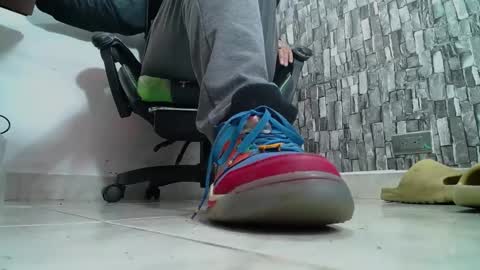 Snapshot of srfindomfeet_ chatting on January 27, 2025, 8:07 pm sr master cum its my old account online show from January 27, 2025, 8:07 pm