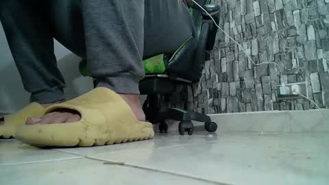 Snapshot of srfindomfeet_ chatting on February 20, 2025, 2:07 am sr master cum its my old account online show from February 20, 2025, 2:07 am