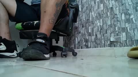 Snapshot of srfindomfeet_ chatting on March 9, 2025, 3:49 pm sr master cum its my old account online show from March 9, 2025, 3:49 pm