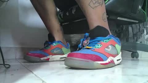 sr master cum its my old account online show from December 18, 2025, 8:04 pm