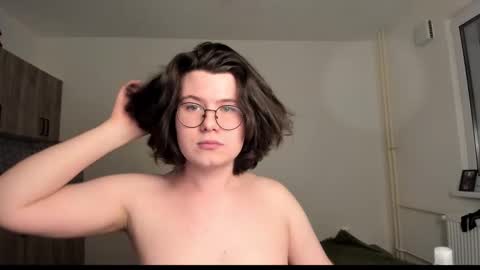 Derek independent model  -  online show from February 7, 2026, 7:28 pm