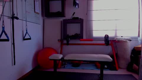  Sara Miranda  online show from May 6, 2026, 4:01 pm